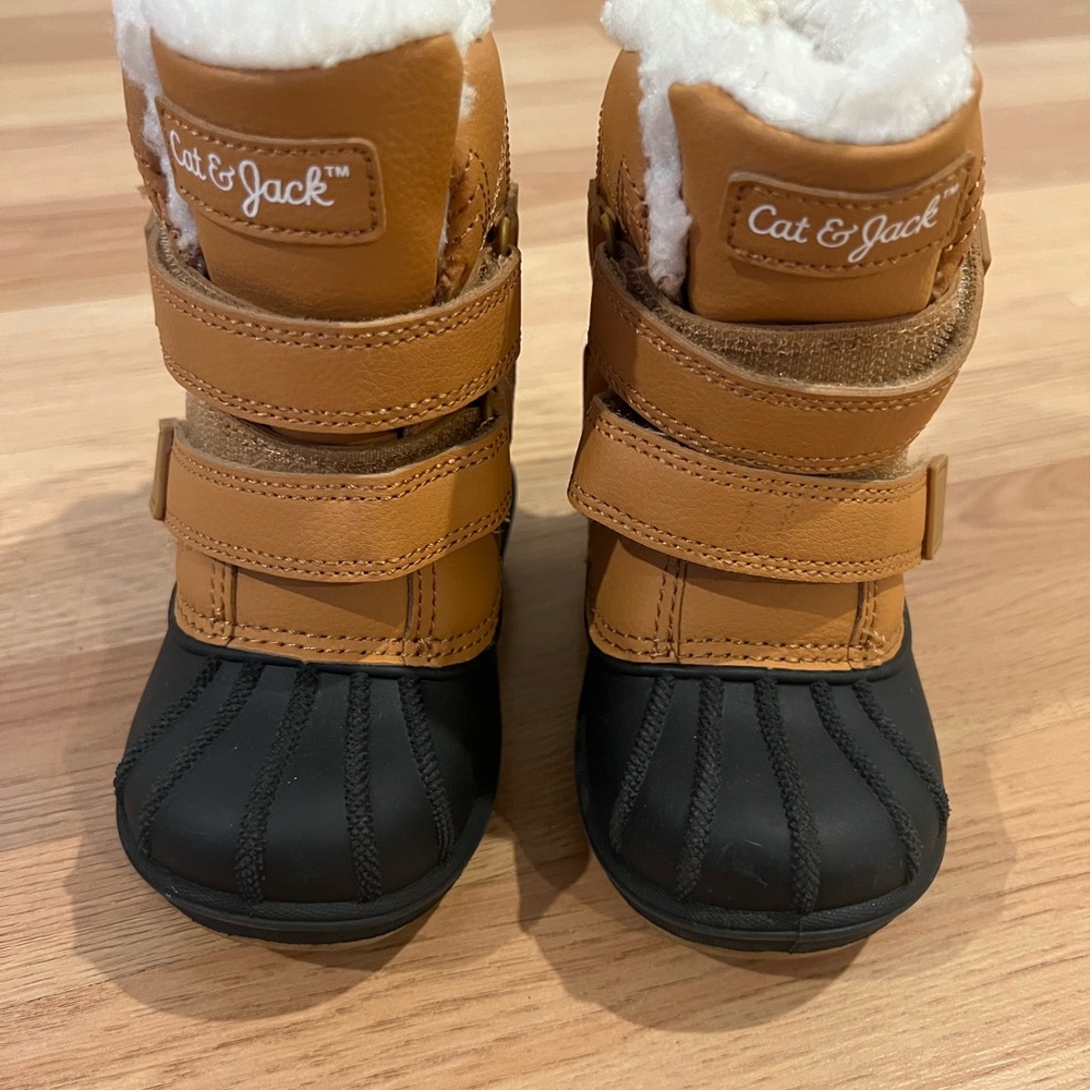 Cat & Jack Brown and Black Kids' Boots - Size 6 (Toddler) - Great Condition